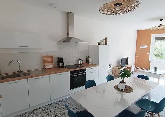 Agreable Maison Avec Jardin A 100m De La 別荘 *